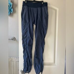 The North Face women’s pants size small
